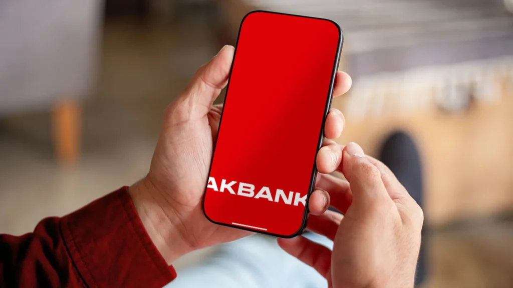 Akbank'ın Görsel Gerilimi Merkezine Alan Marka Kimliği